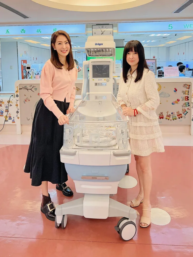 賈永婕多次到各醫院送醫護需要的設備儀器。翻攝賈永婕臉書
