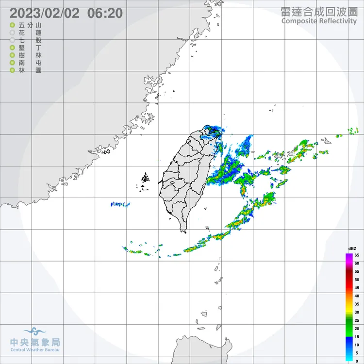 張承傳表示，今天（2日）東北季風增強，迎風面水氣稍增，桃園以北及東半部地區有局部短暫雨。翻攝氣象局