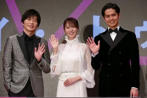 深田恭子穿白紗香氣迷人 嬌羞享年下雙帥護花