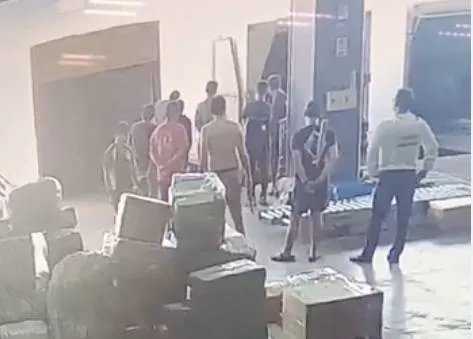 天道盟不倒會八里分會黃姓副分會長率眾恐嚇威脅，翻攝畫面