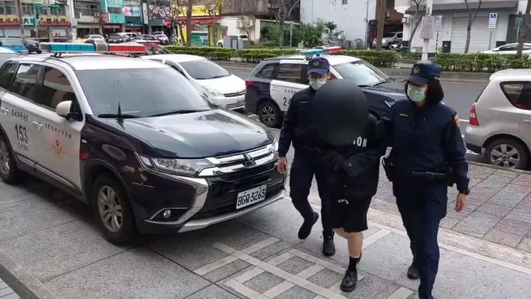 余女被帶回派出所，桃園警分局提供