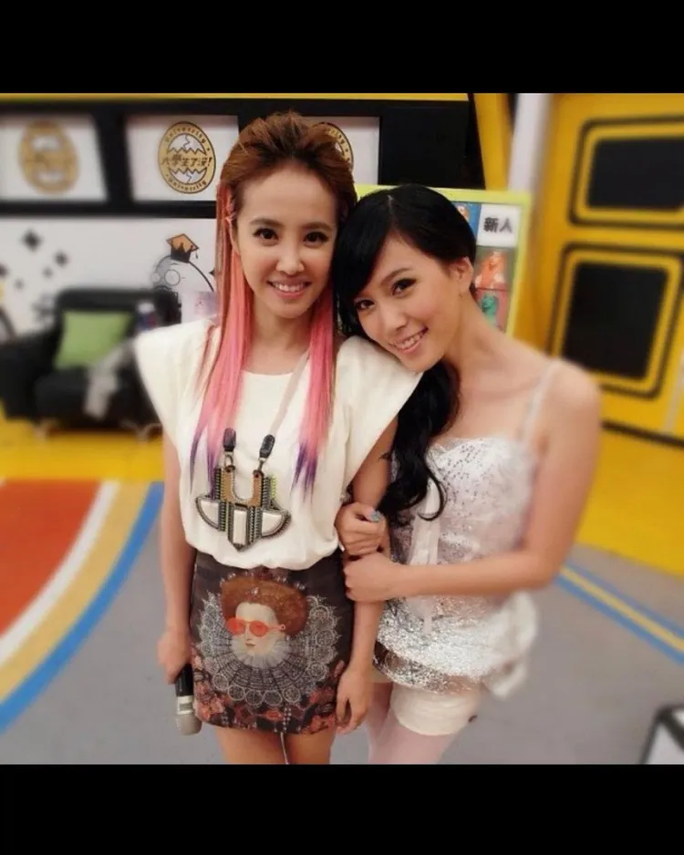 Molly分享她第二次和蔡依林合照，是在《大學生了沒》節目，當時蔡依林宣傳大藝術家這張專輯。翻攝《molly_chiang》的IG