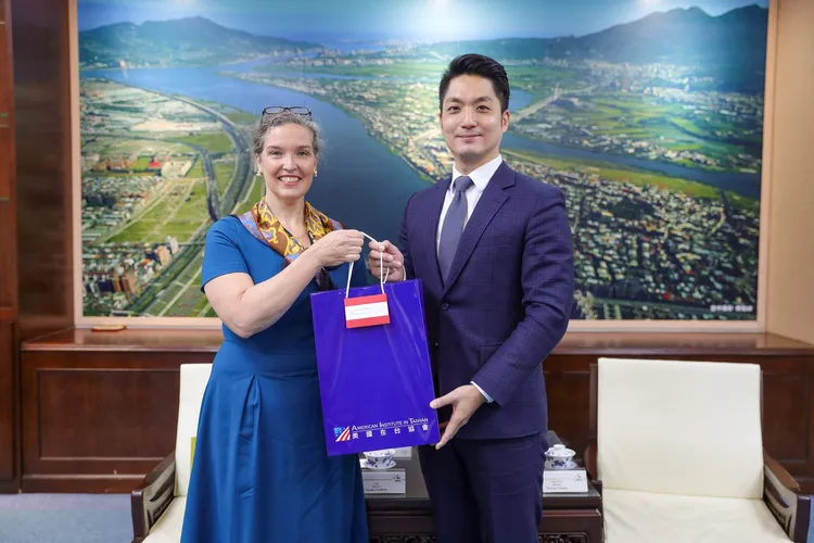 蔣萬安日前與孫曉雅會面。翻攝 蔣萬安臉書