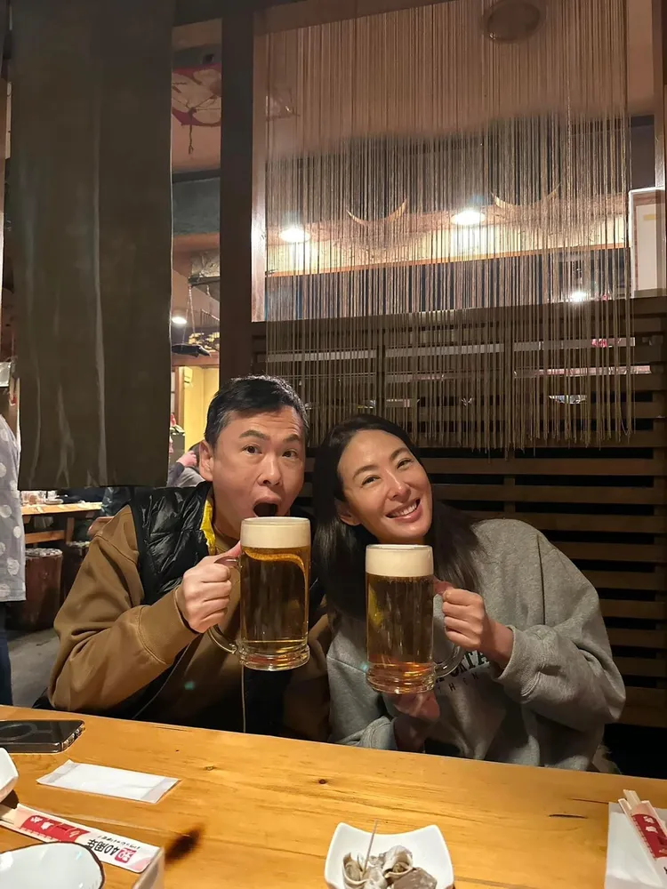 賈永婕（右）將再跟老公去一趟日本滑雪。翻攝賈永婕臉書