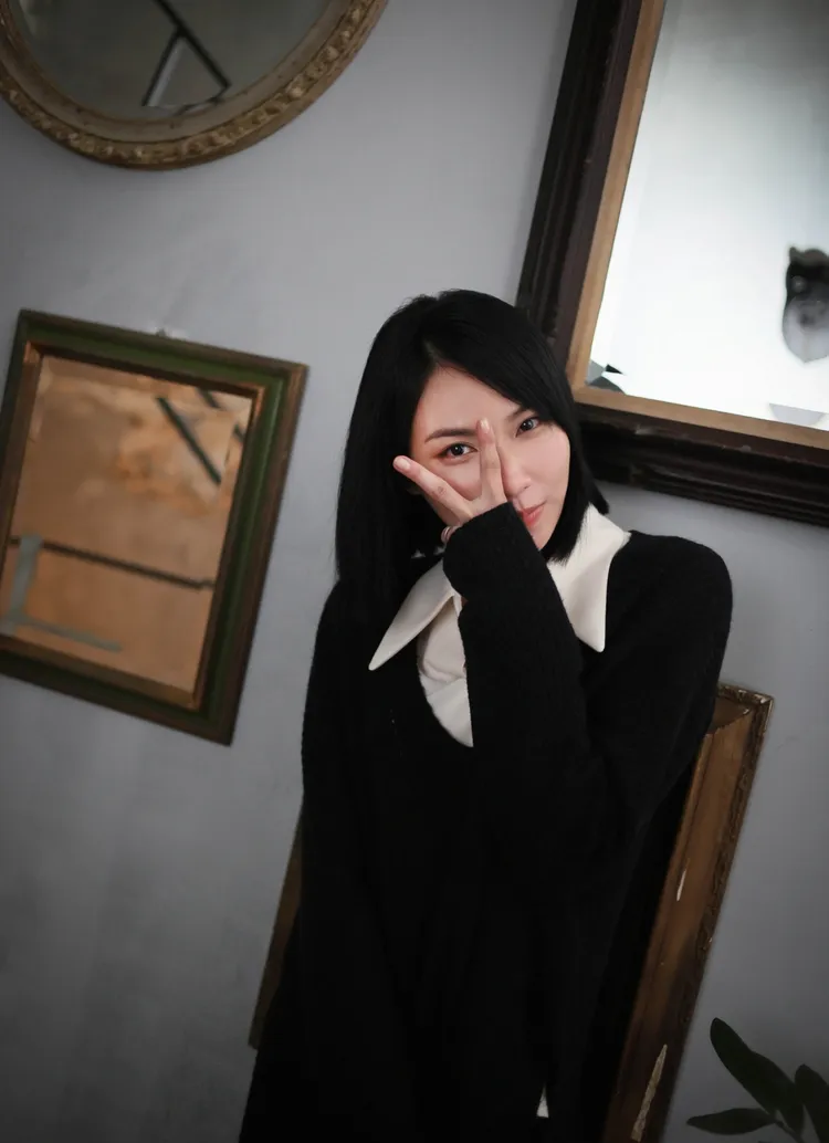 庭庭接受《壹蘋新聞網》專訪，身為專業經紀人對於演藝圈八卦內幕，自然是守口如瓶。彭欣偉攝 