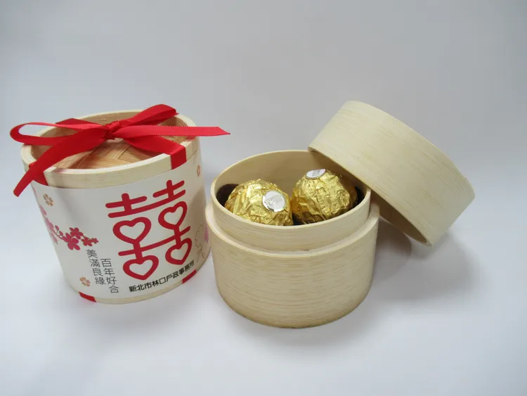 林口戶所特以竹籠包裝巧克力，寓意「真（蒸）幸福」。民政局提供