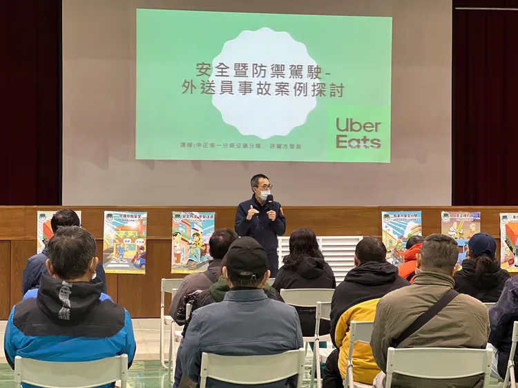 吳柏毅與中正一警分局合作。翻攝畫面