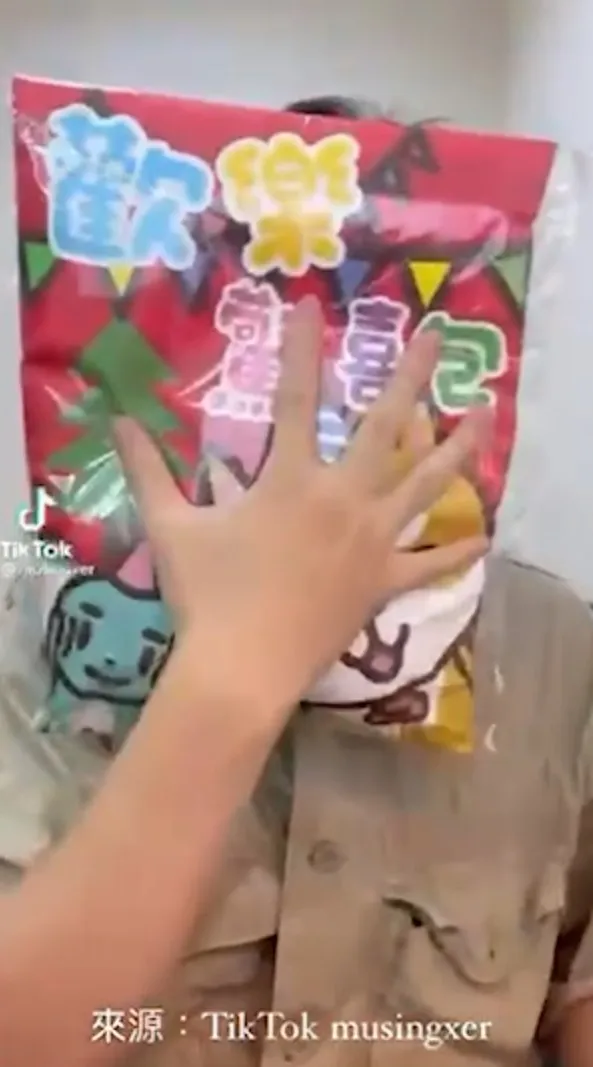 買下去立馬後悔了，驚喜袋瞬間變垃圾袋。TikTok :musingxer 提供 