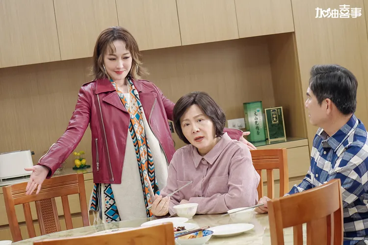 巴鈺（左起）是媽媽劉秀雯和哥哥洪都拉斯眼中的大麻煩。TVBS提供