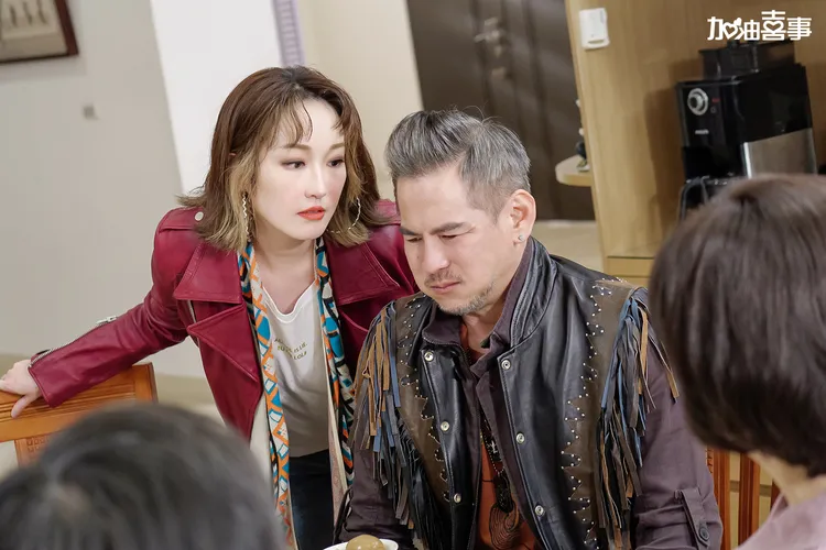 巴鈺（左）對馬國賢緊追不捨。TVBS提供