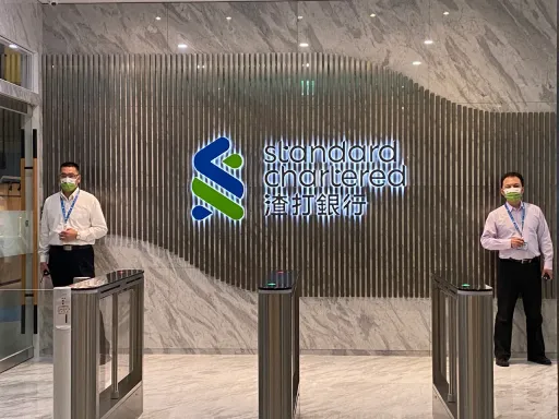 傳中東最大銀行FAB重啟收購 渣打股價飆漲11%創1年新高