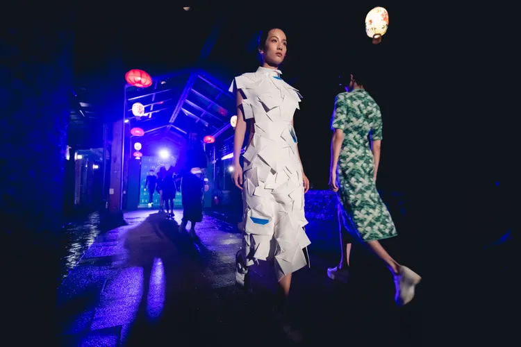 APUJAN用影像呈現一篇篇關於遙遠另一端的時裝秀。品牌提供