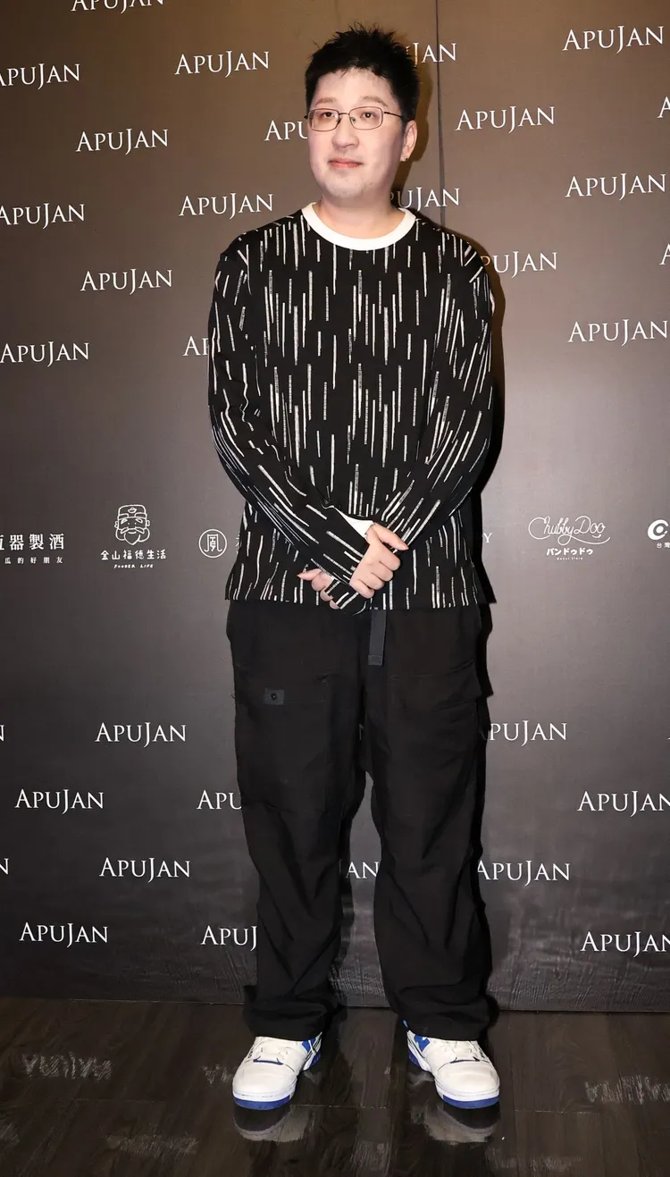 設計師詹朴現身APUJAN 2023 秋冬系列「遙遠的另一端」數位時裝秀影片首映會。莊宗達攝