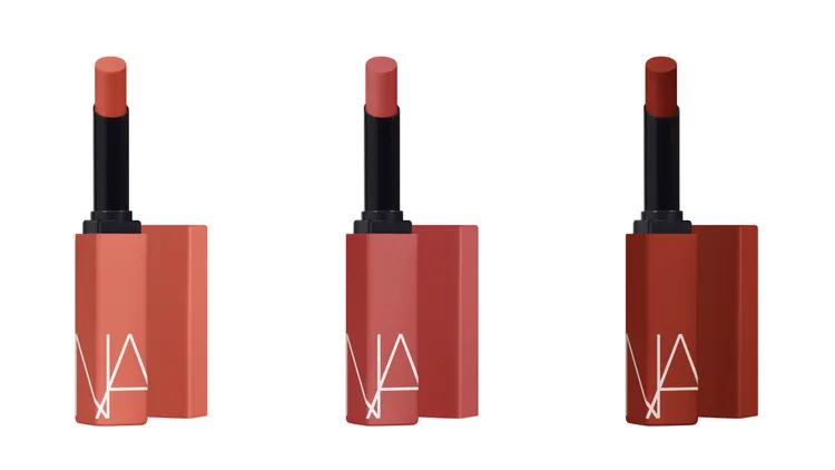 特霧絲柔持色唇膏（左起）#121 Free Bird、#111 Tease Me、#135 Mogador，各1100元。品牌提供