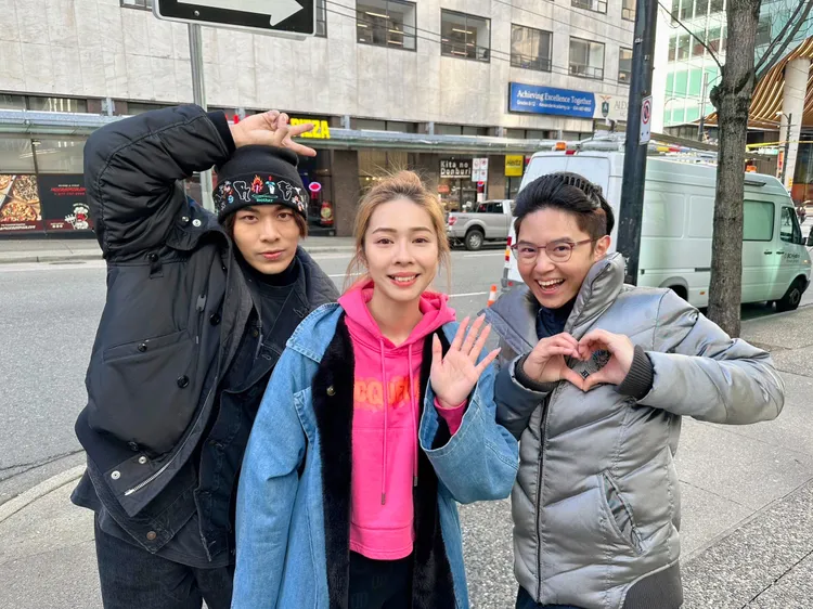 告五人在加拿大演出，聽聞台北小巨蛋演唱會門票賣完，心情激動。相信提供