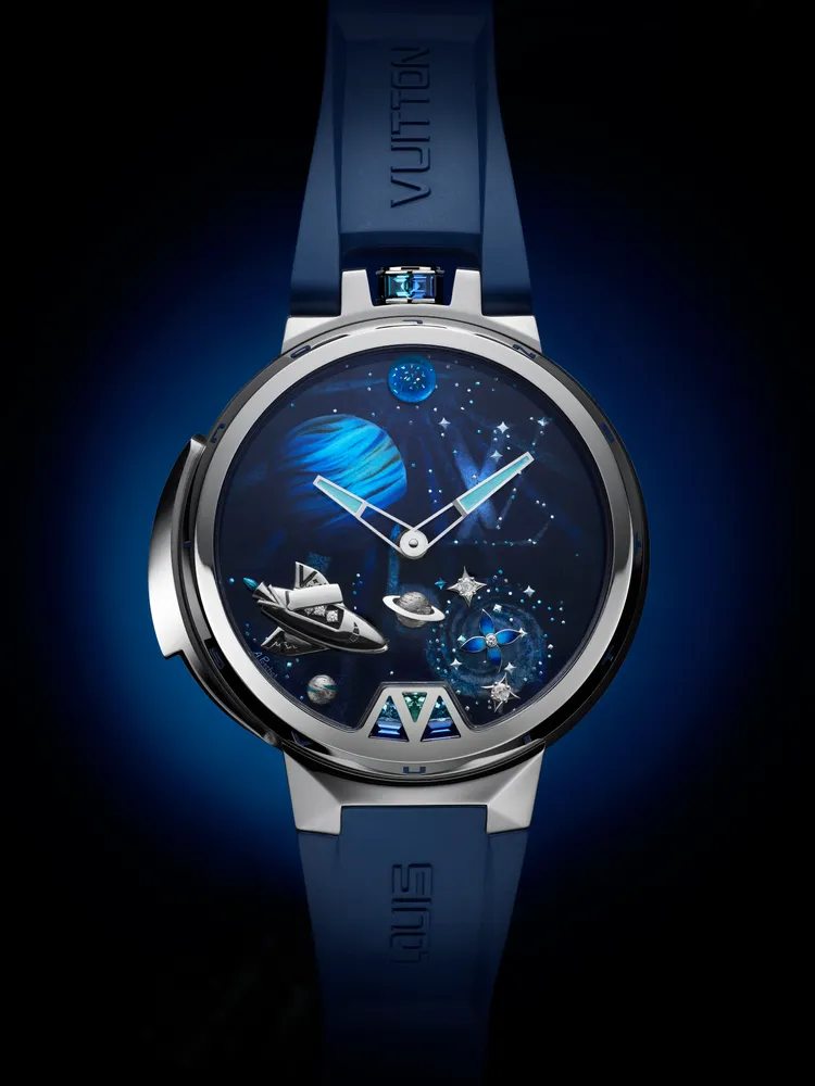 LV為慶祝品牌創辦人路易威登200周年誕辰，打造出1款以征服太空為靈感的獨特「Tambour Jacquemart 3問報時腕錶」。品牌提供