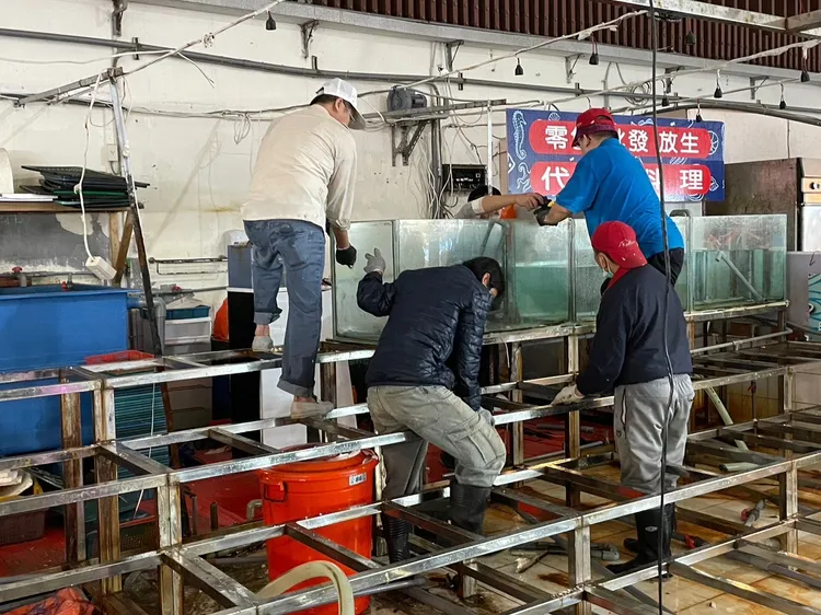 基隆市府禁止違規商家繼續營業。翻攝畫面