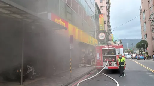新北汐止餐厅厨房起火 疑油烟管累积油垢酿祸