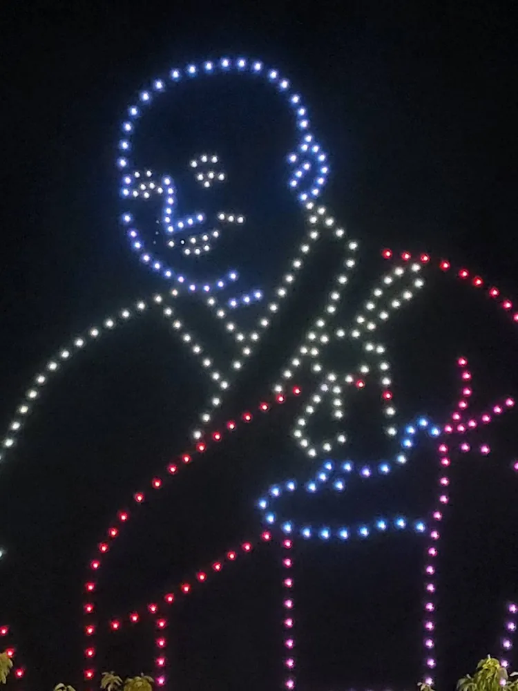 佛光山新春燈光秀有星雲大師身影。吳慧玲攝