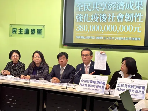 郭台銘批政府這政策釀「蛋蛋危機」! 綠委鄭運鵬反擊:養雞不像iPhone生產線