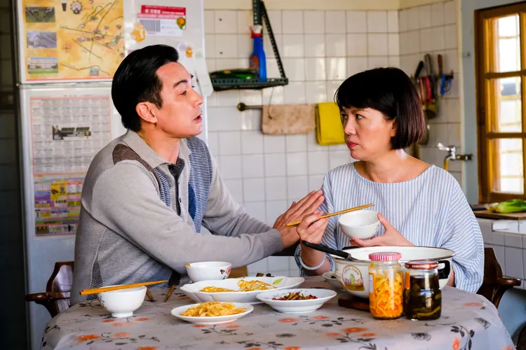 伊正（左）和苗可麗未來都想嘗試不同風格的角色。華視提供