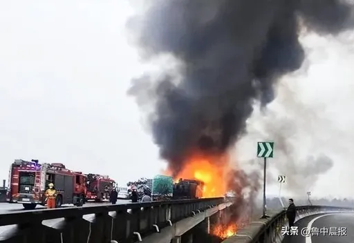 中國湖南公路連環撞後火燒車 驚悚影片曝光!至少16死66傷