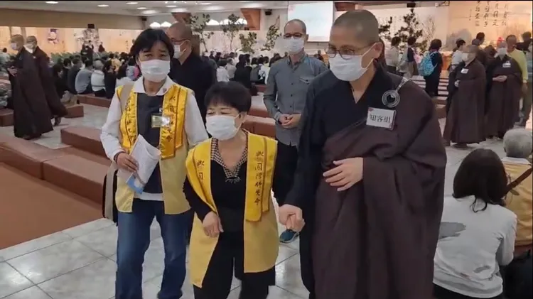 台東愛心菜販陳樹菊今到佛光山悼念星雲大師。讀者提供