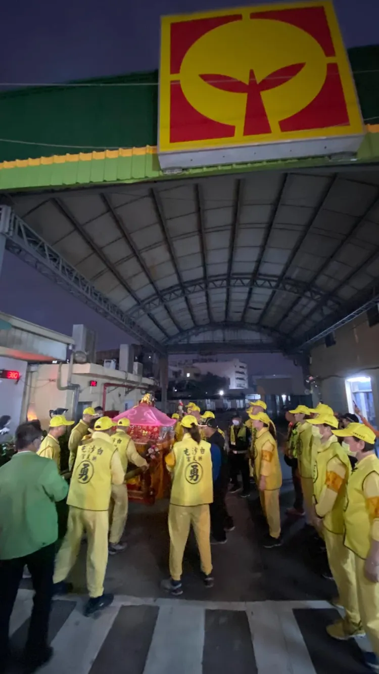白沙屯媽昨晚駐駕台中興農公司旗下的台灣楓康超市總部。翻攝白沙屯拱天宮臉書