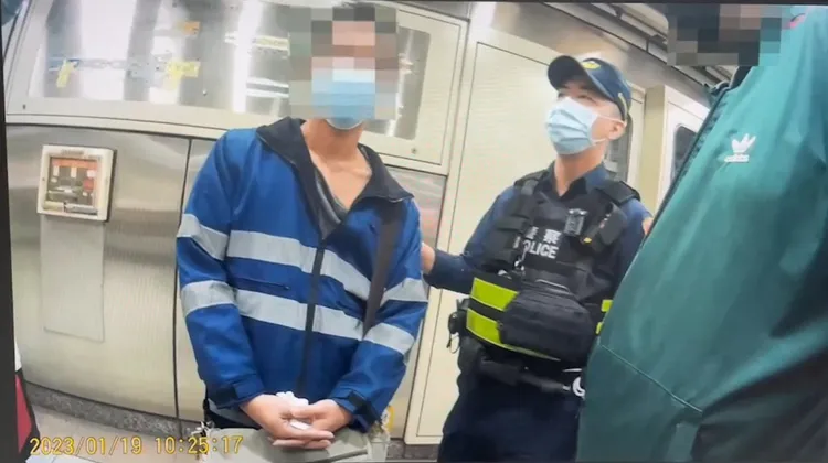 唐、林2人握手言和。翻攝畫面