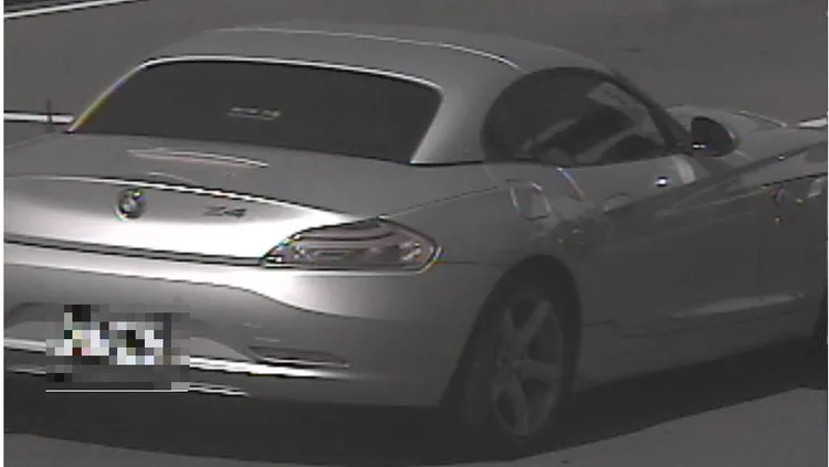 洪姓夫妻平時以BMW跑車代步，與居住條件呈現高反差。讀者提供