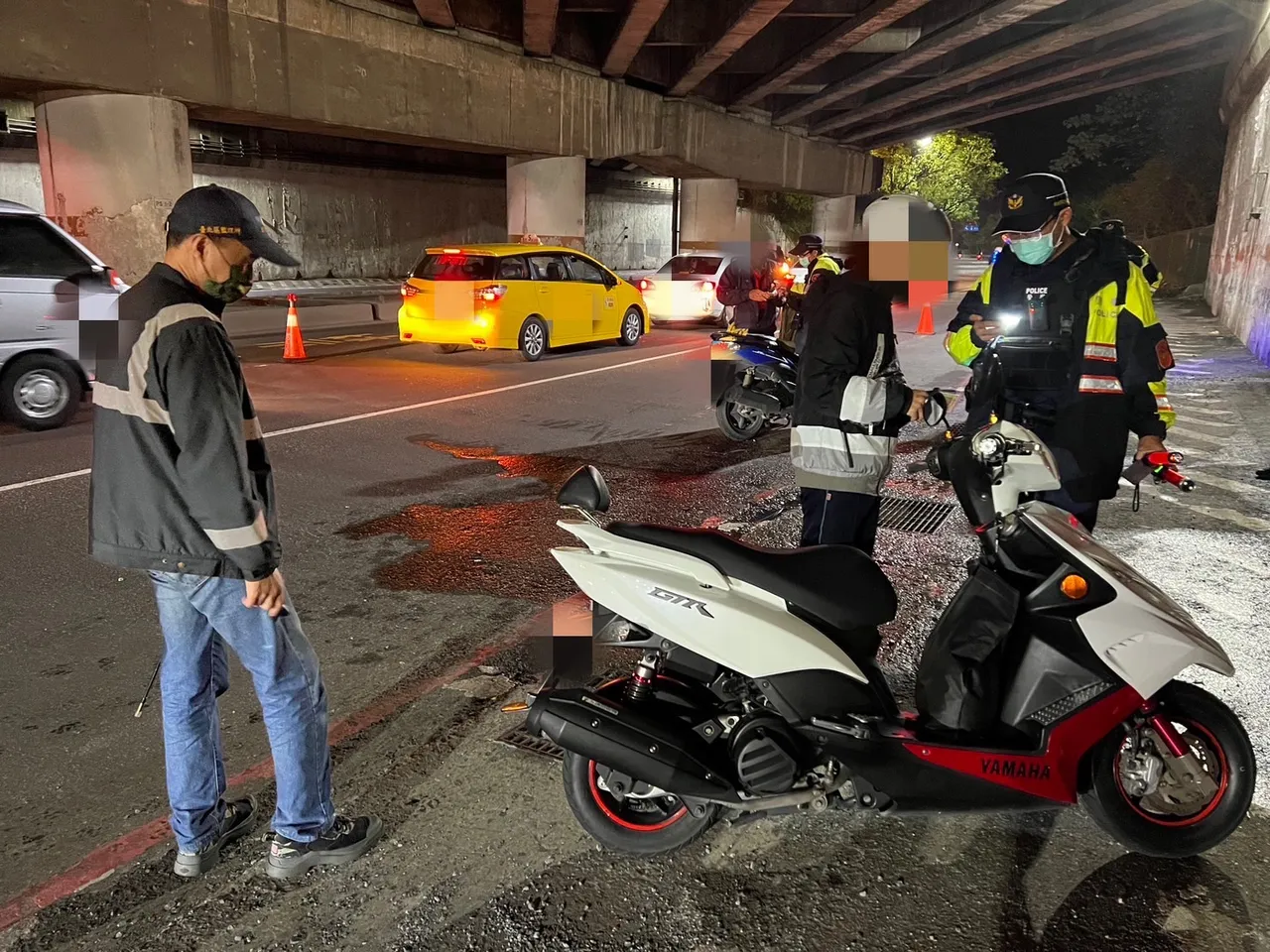 2晚下來,警方共計取締改裝車輛17件、無照駕駛3件、通報環保局噪音車25件。翻攝畫面