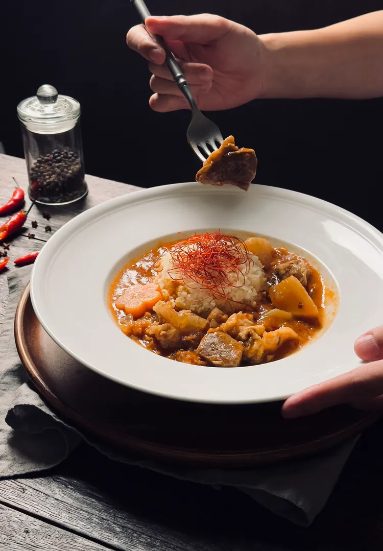 精選餐食系列之川味牛腩花椰飯。業者提供