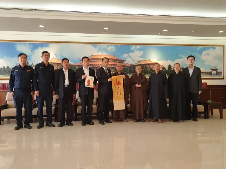 警政署署長黃明昭今前往佛光山弔唁星雲大師。翻攝畫面