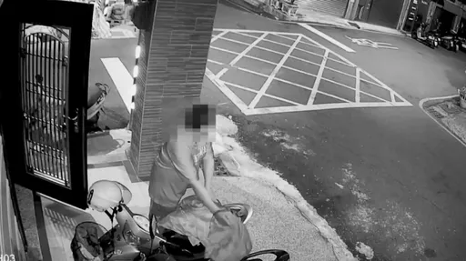 粗心女鑰匙插門呼呼睡 竊男進屋偷到滿身汗!竟脫衣散熱再接下半場