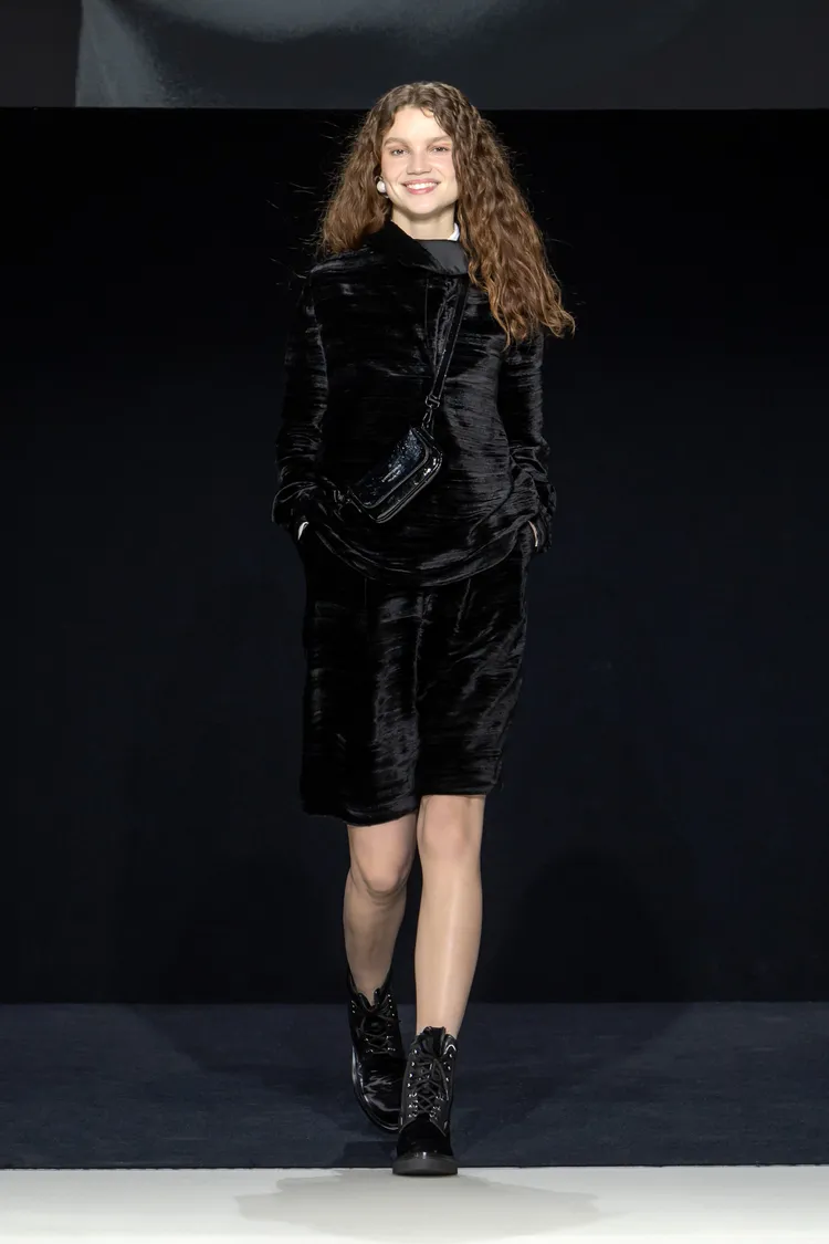 EMPORIO ARMANI 2023秋冬女裝系列大秀。品牌提供