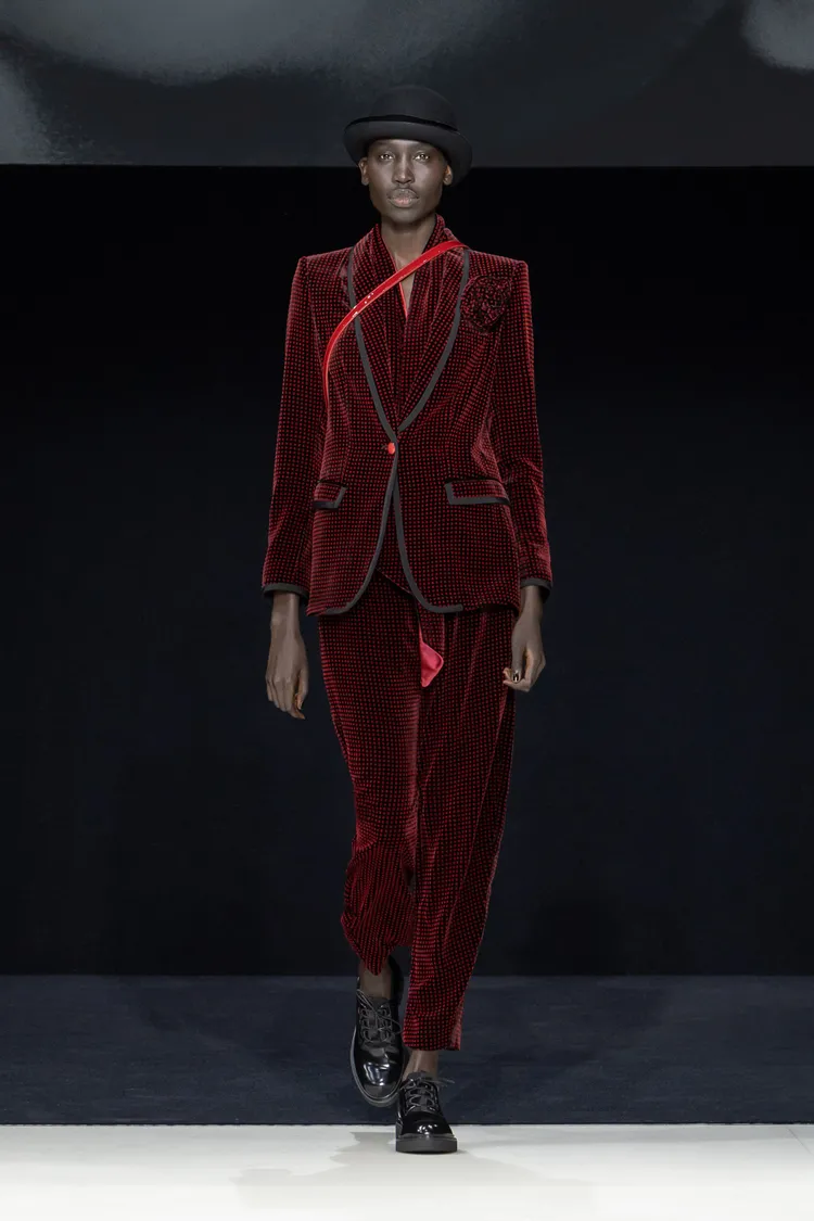 EMPORIO ARMANI 2023秋冬女裝系列大秀。品牌提供