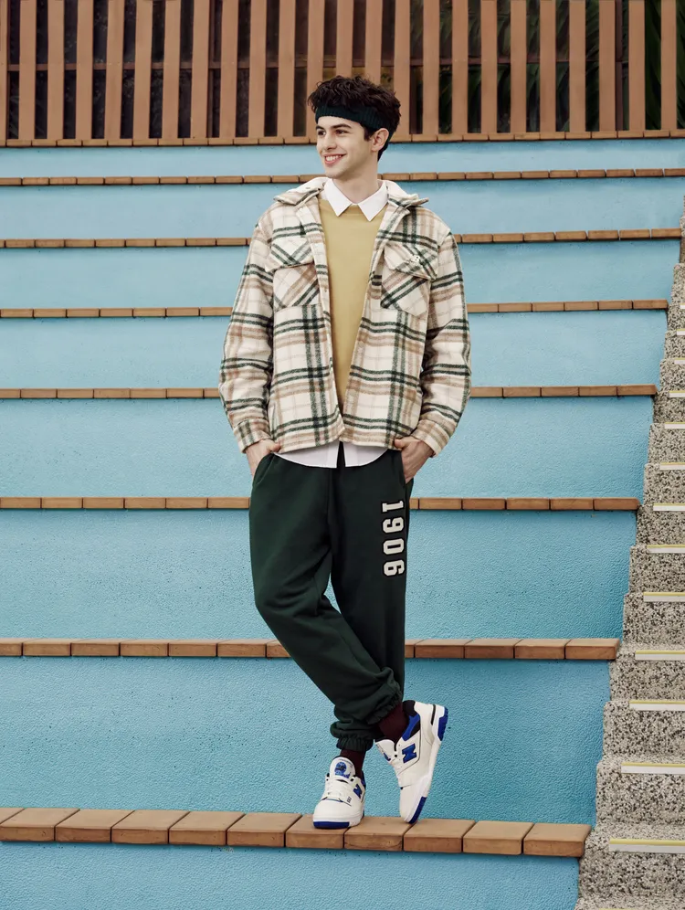 SDS系列菱格紋連帽外套4880元、棉質圓領上衣2480元、縮口棉質長褲2480元。品牌提供