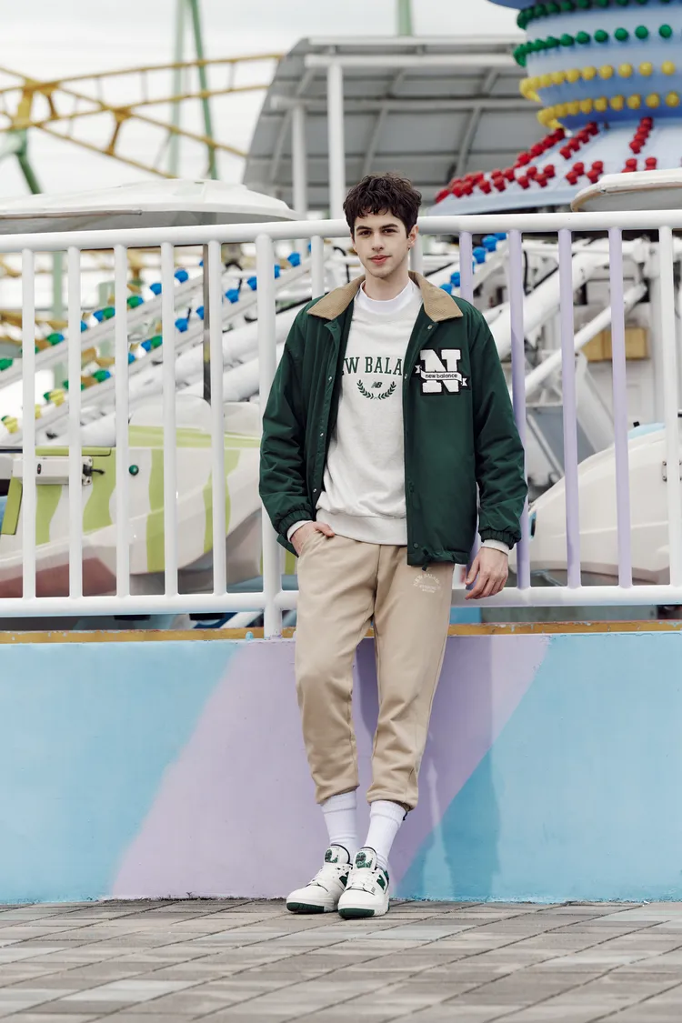 SDS系列雙面穿棒球外套3980元、棉質圓領上衣2480元。品牌提供