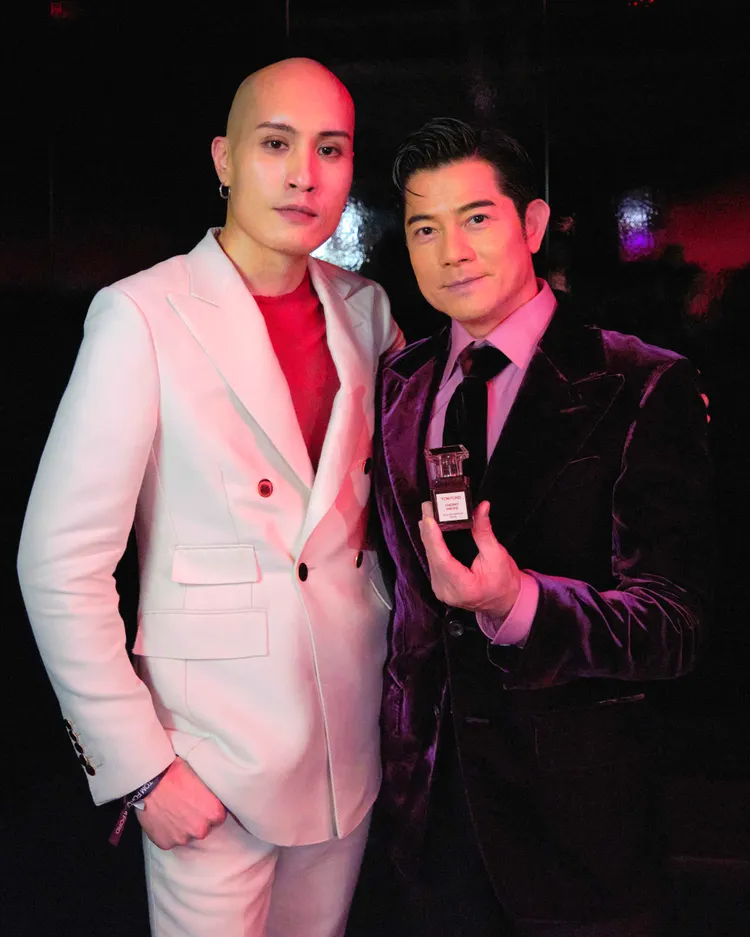 黃宣（左）化身迷弟與郭富城（右）合影，稱讚郭富城氣宇非凡。品牌提供