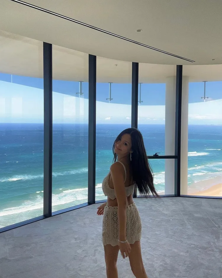 度假中的孫芸芸，充分享受了南半球的陽光和沙灘。翻攝aimeeyunyunsun IG