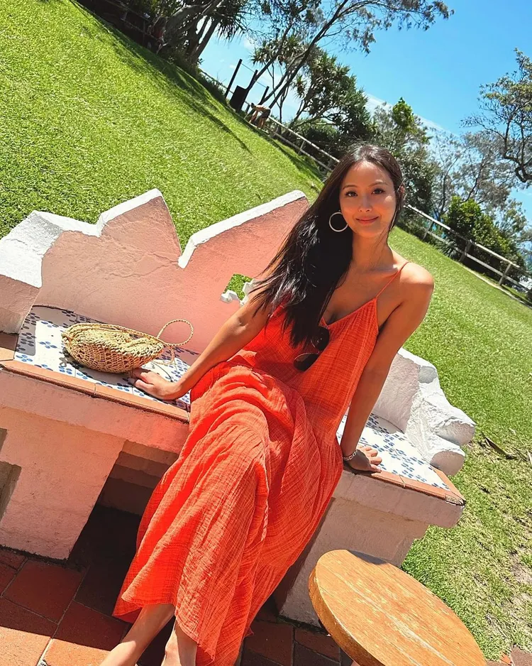 孫芸芸雖不是以白皙美女著稱，但她這回度假時曬出的黝黑膚色，仍是硬生生比她之前深了兩階。翻攝aimeeyunyunsun IG