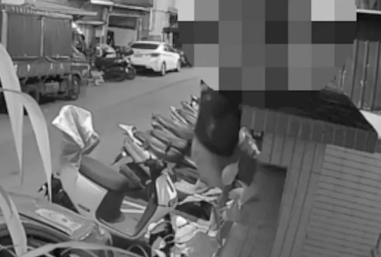 嫌犯攀爬公寓外牆行竊。翻攝畫面