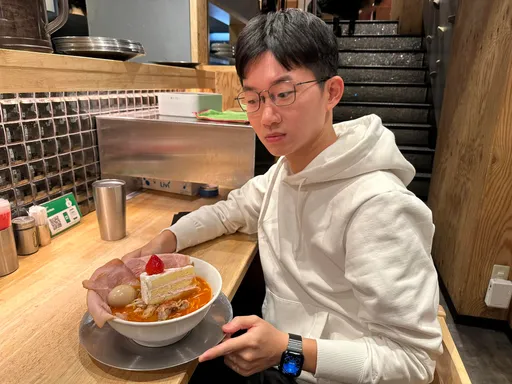 日本人無極限!推出草莓蛋糕拉麵 旅遊達人驚呼:什麼邪道?