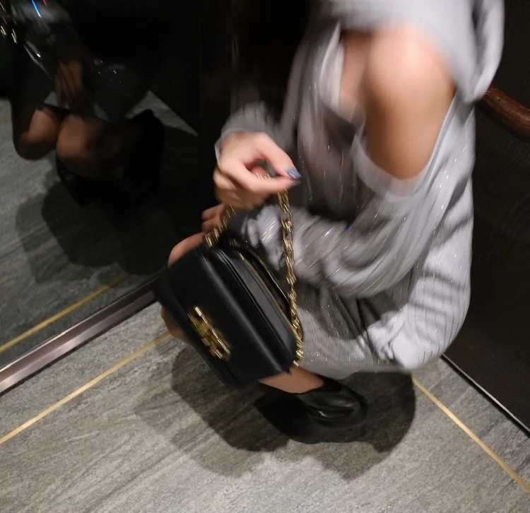 李晶晶是美國設計師Michael Kors的忠實粉絲，並曾多次在IG上曬出其同名品牌的單品。翻攝jingjing6136 IG