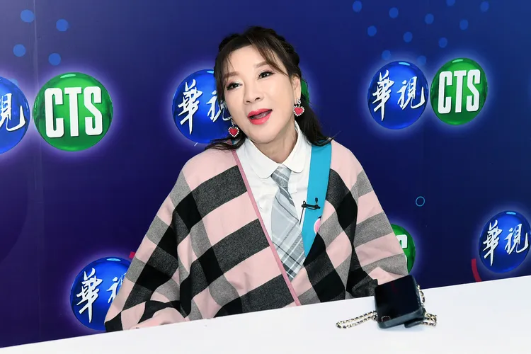 楊繡惠說起白雲瞬間激動起來。華視提供