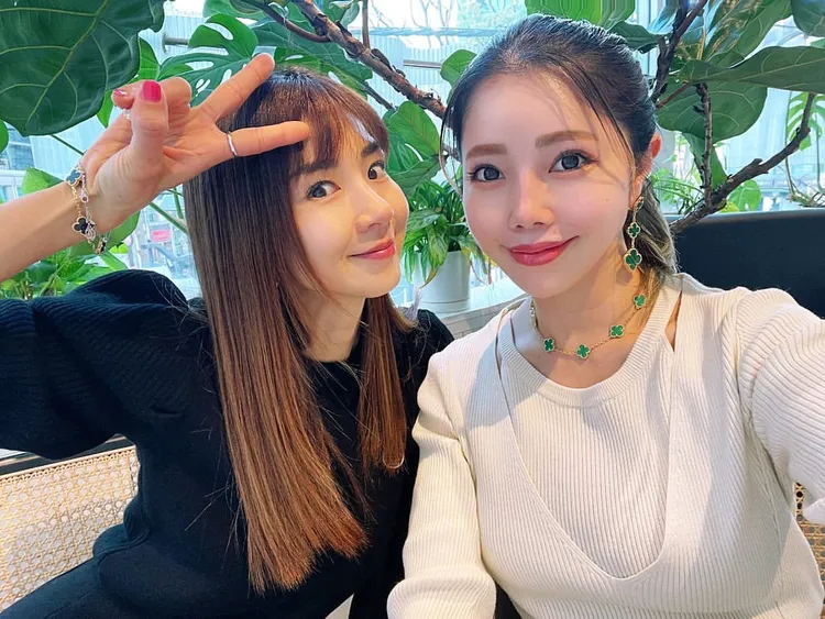 星野亞希（左）做完頭髮與明星老闆娘住谷杏奈一起吃飯。翻攝住谷杏奈IG