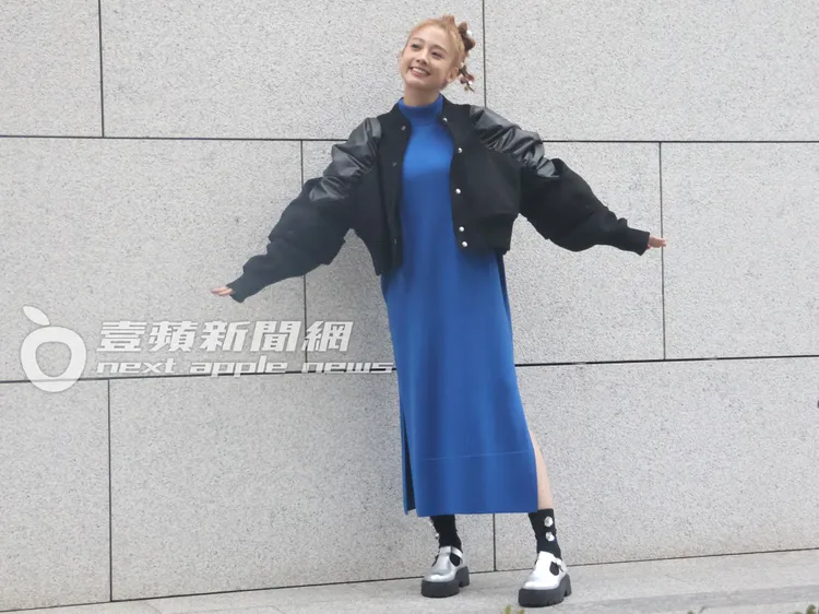 鬼鬼在網美牆前，張開雙手甜笑20連拍。特勤中心攝