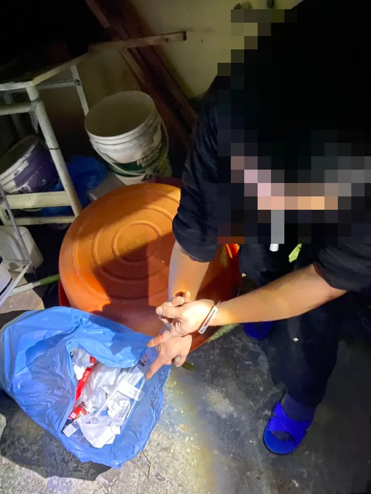 警方逮捕詹姓男子並起出毒品與施打針具。讀者提供