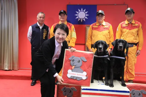 台中市特搜大队支援土耳其救灾 卢秀燕公开表扬!搜救犬也有奖