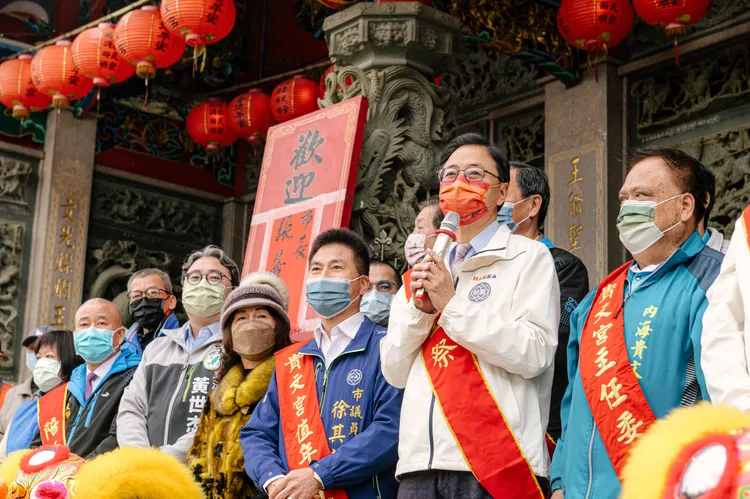 張善政今出席貴文宮「九府王爺、媽祖娘娘暨眾神遶境祈福」活動。桃園市府提供 